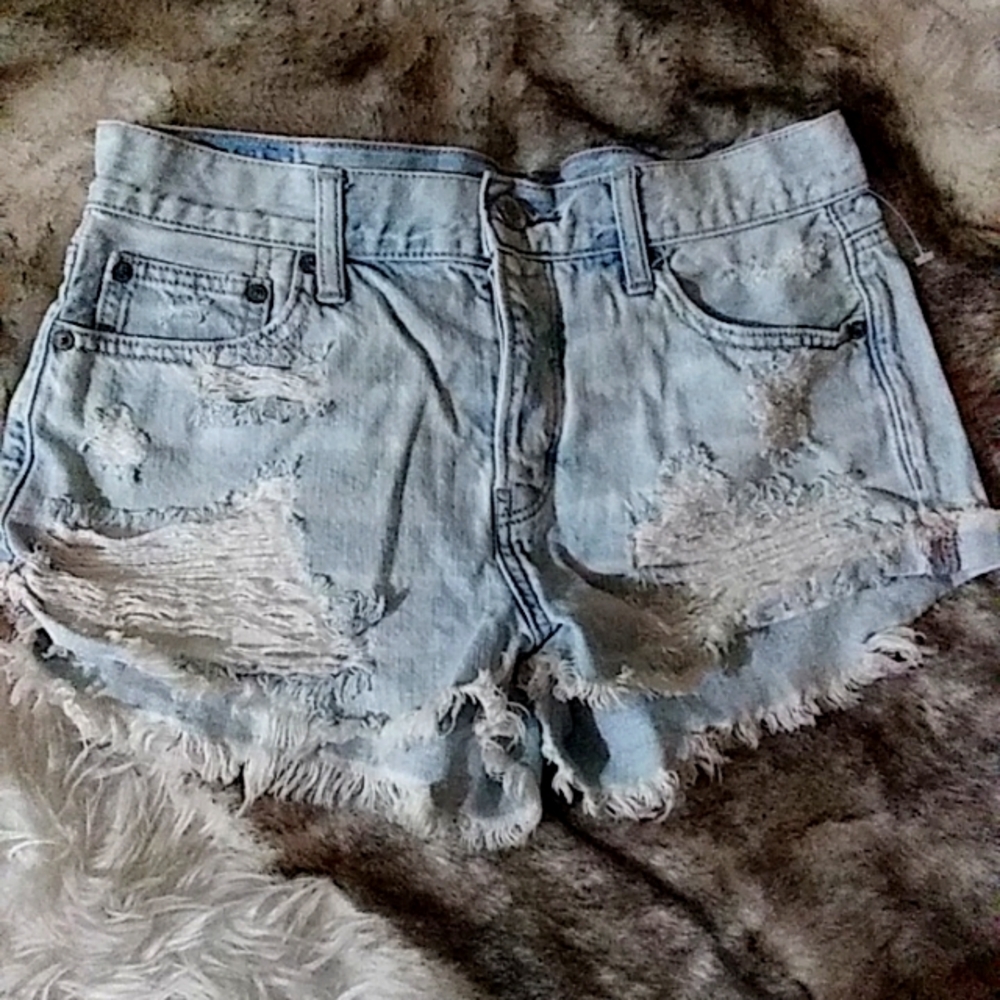 American Eagle Jean Shorts. Size 8. Used & Good condition. Shredded Style.